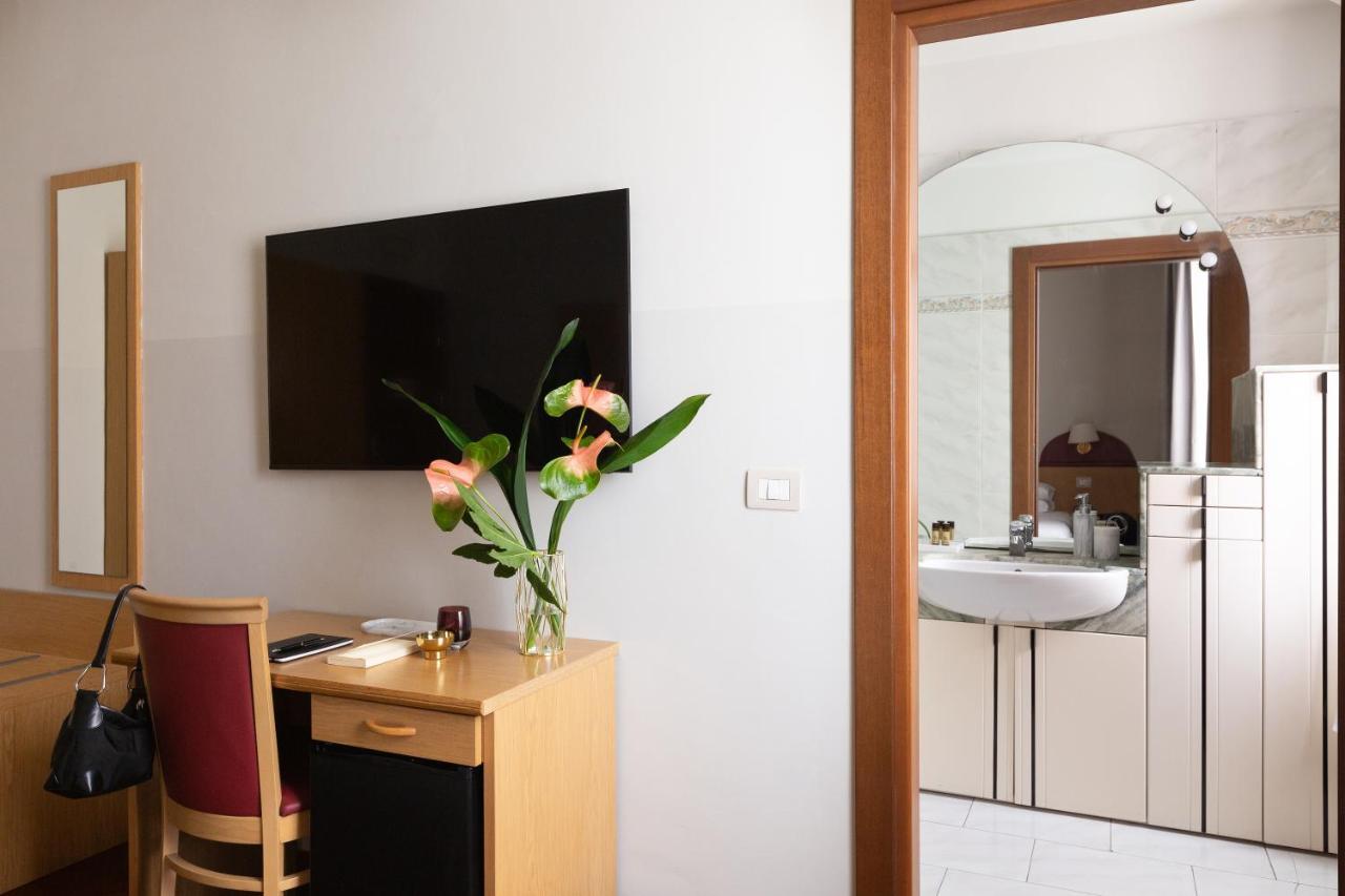 Aramis Deluxe Rooms Флоренция Экстерьер фото