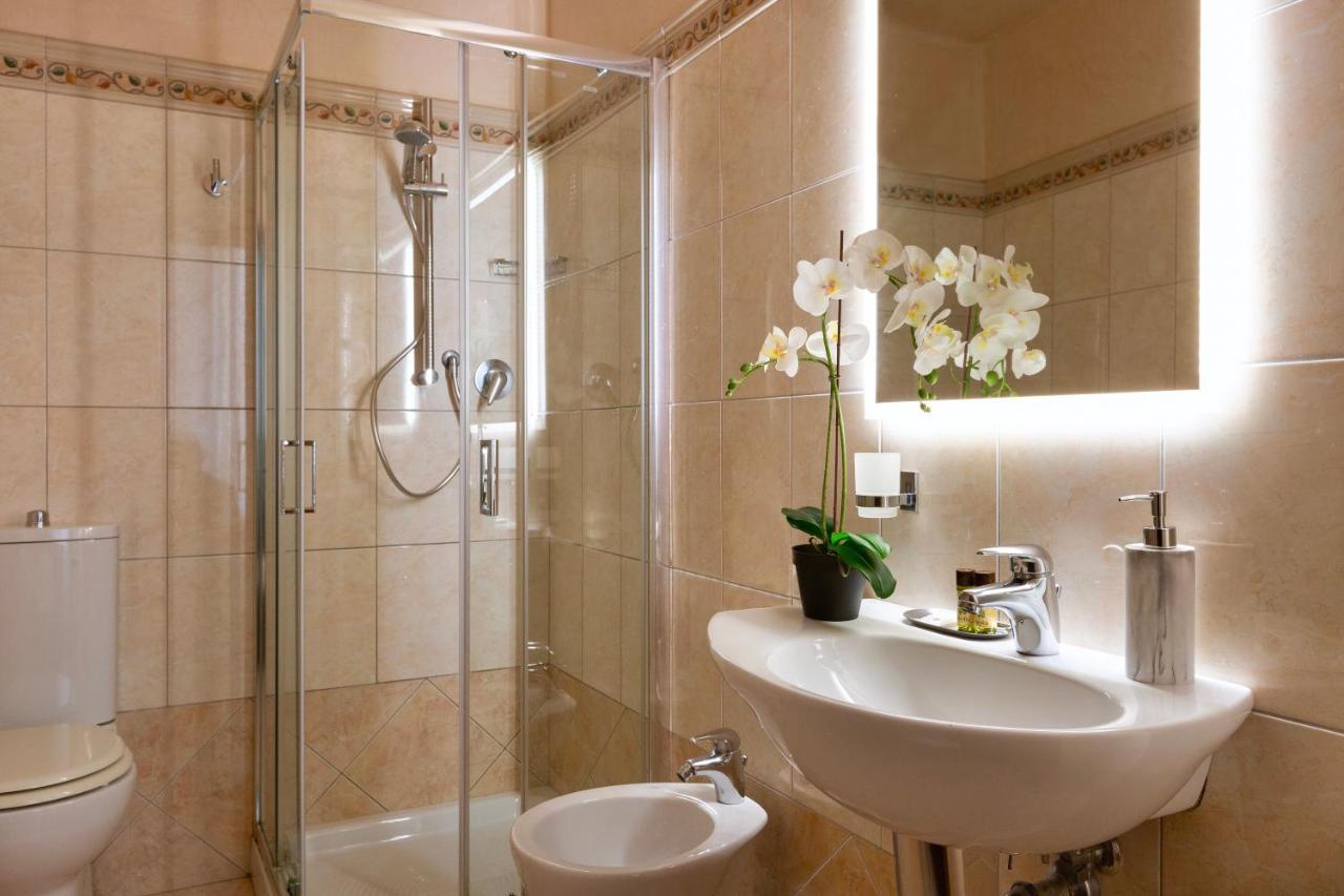 Aramis Deluxe Rooms Флоренция Экстерьер фото