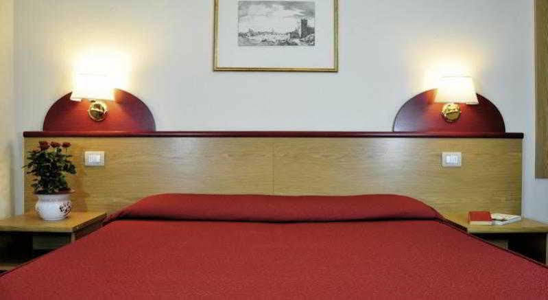 Aramis Deluxe Rooms Флоренция Экстерьер фото